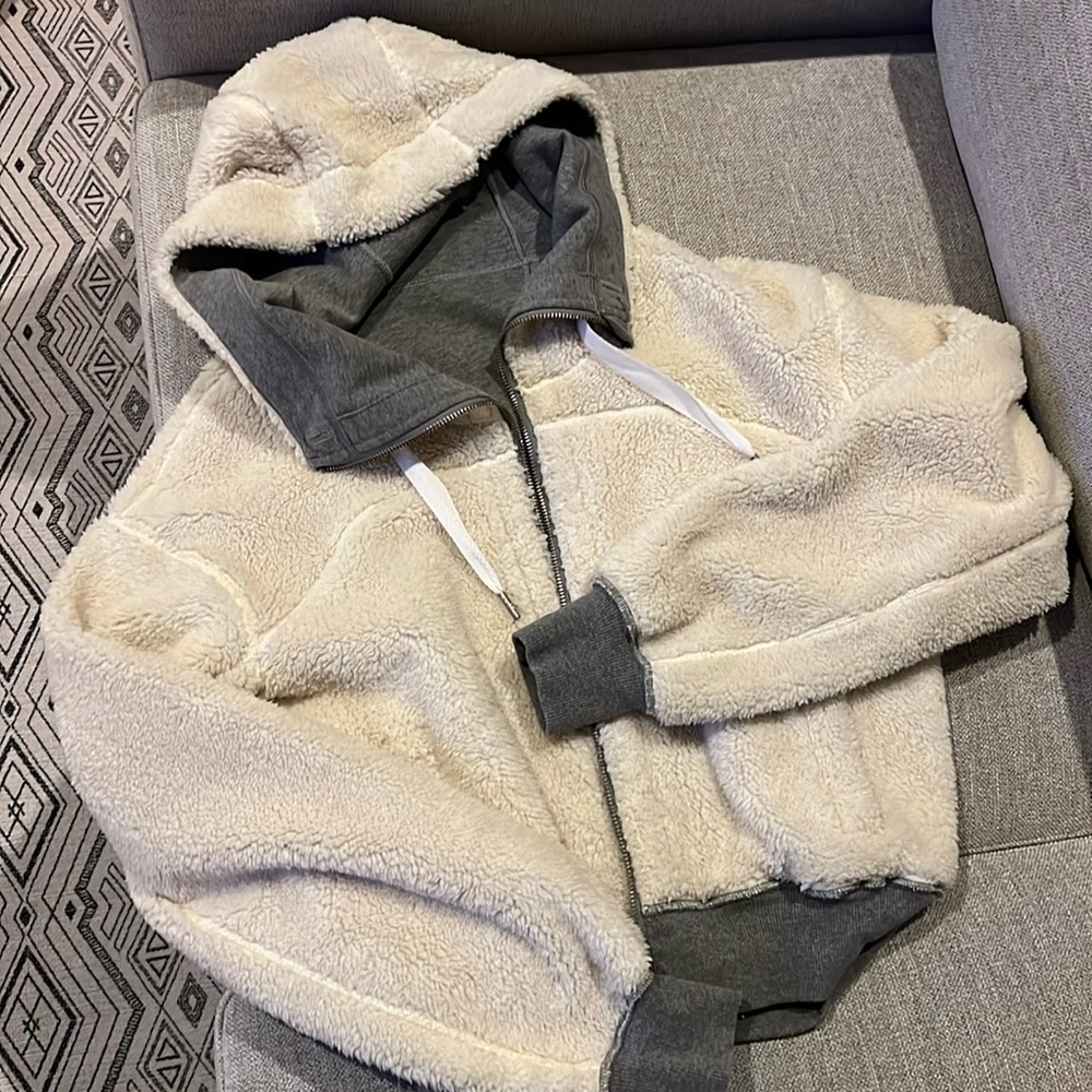 Lululemon Short Sweet and Sherpa jacket